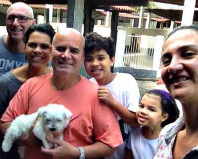 Filhotes com seus novos donos